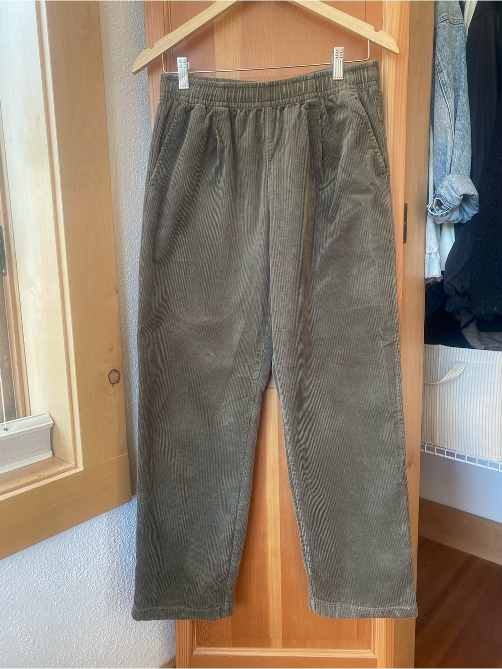 Uniqlo Men's Olive Green Corduroy Elastic-Waist Pants